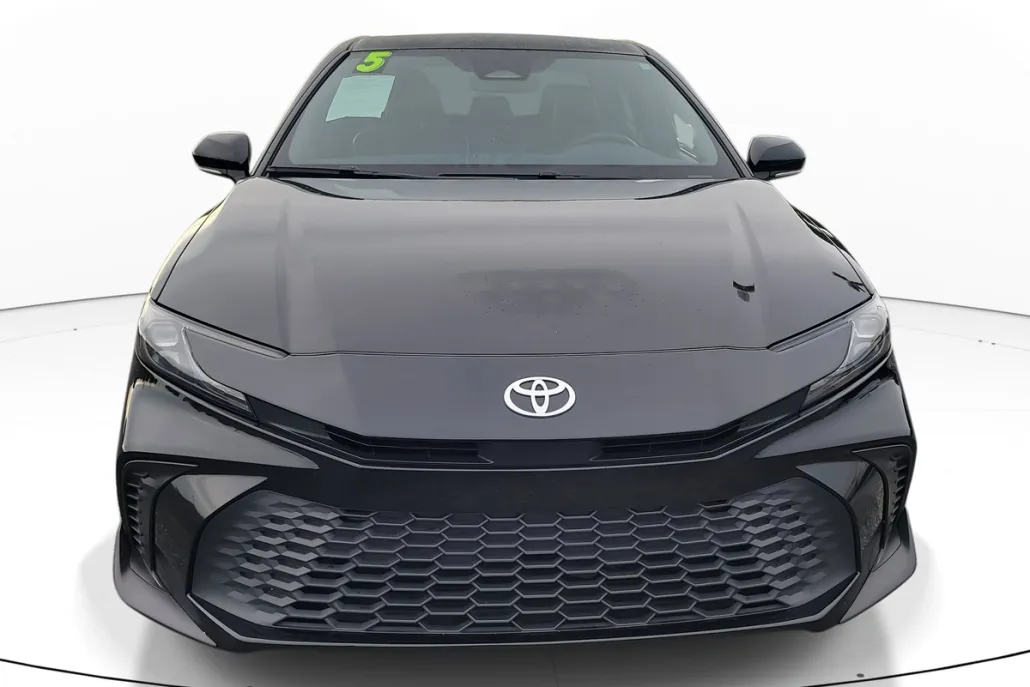 2025 Toyota Camry SE photo 1
