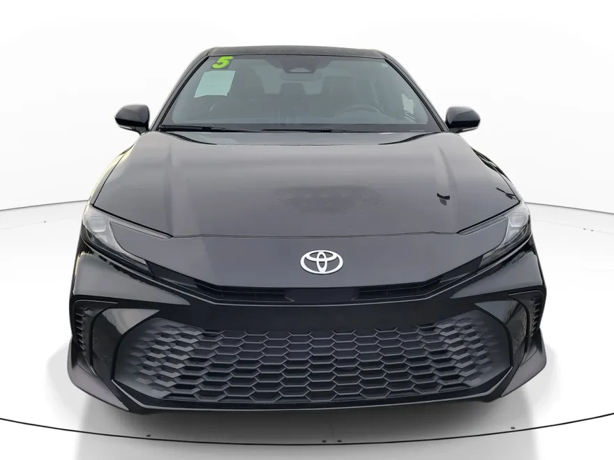 2025 Toyota Camry SE photo 1