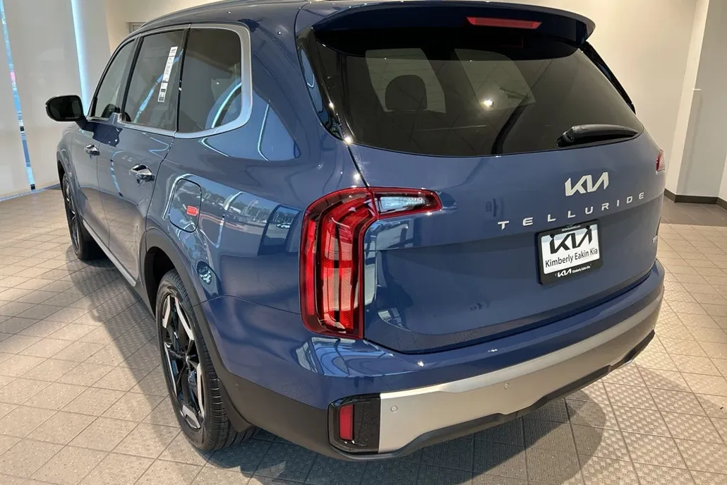 2025 Kia Telluride S photo 1