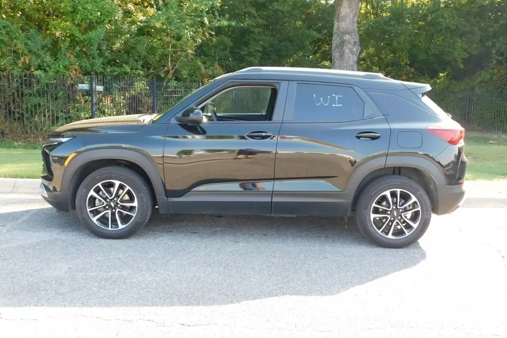 2025 Chevrolet Trailblazer LT photo 1