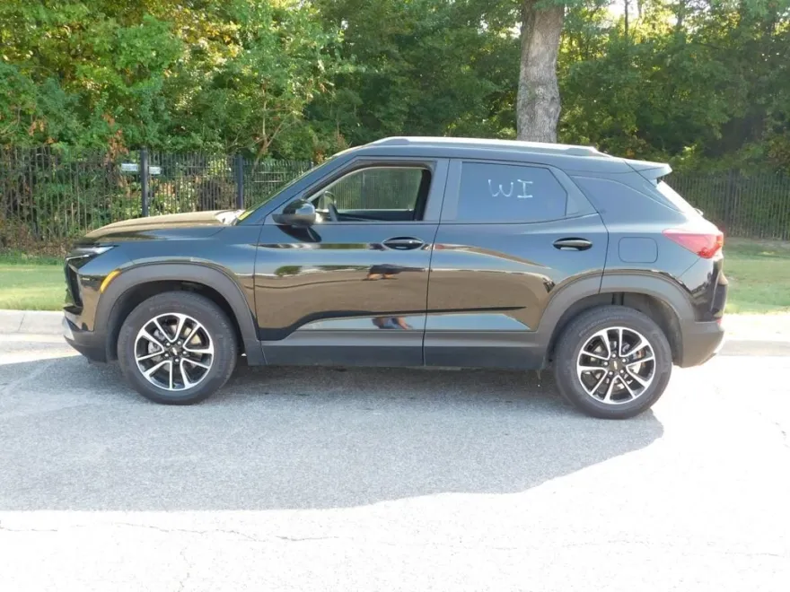 2025 Chevrolet Trailblazer LT photo 1