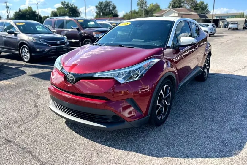 2018 Toyota C-HR XLE photo 1