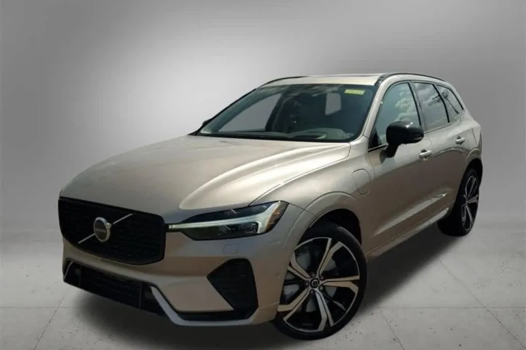 2025 Volvo XC60 Hybrid T8 photo 1