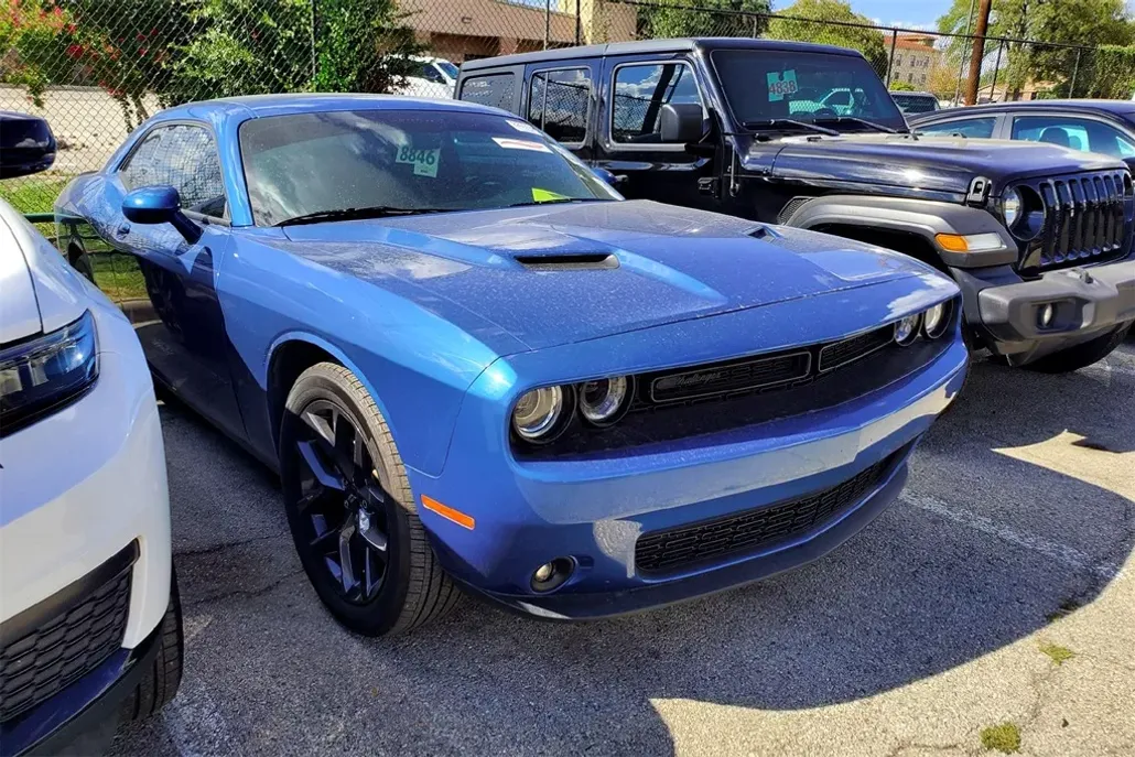 2022 Dodge Challenger SXT photo 1