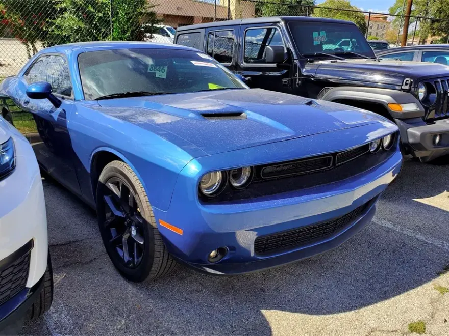2022 Dodge Challenger SXT photo 1