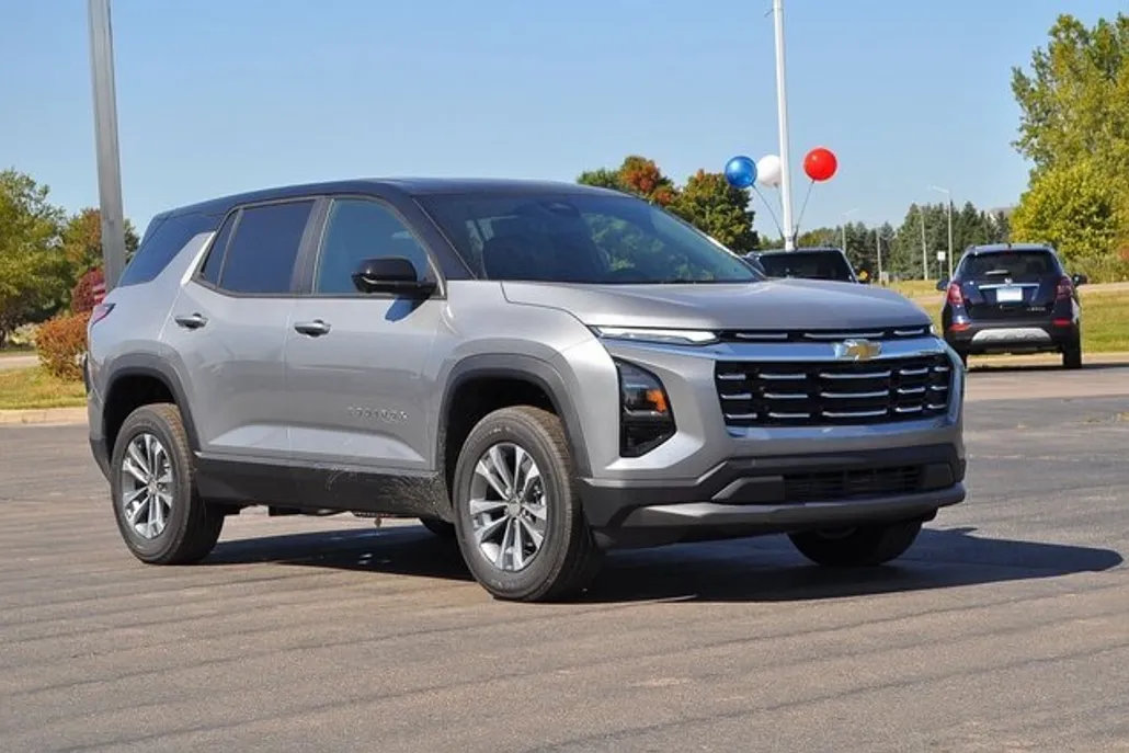 2025 Chevrolet Equinox LT photo 1