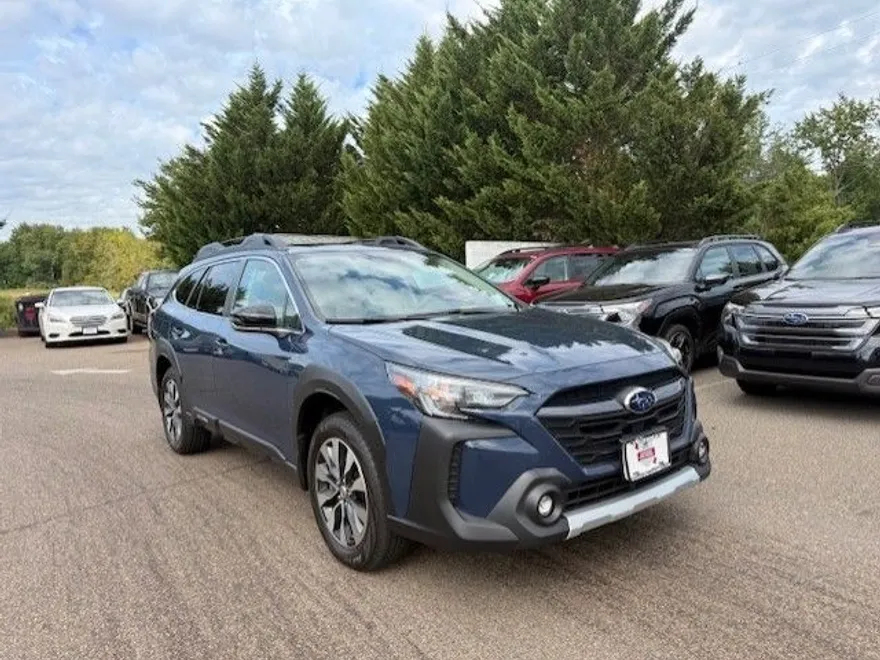 2023 Subaru Outback Limited photo 1