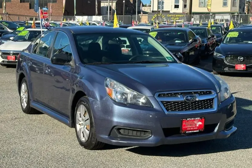 2013 Subaru Legacy 2.5i photo 1