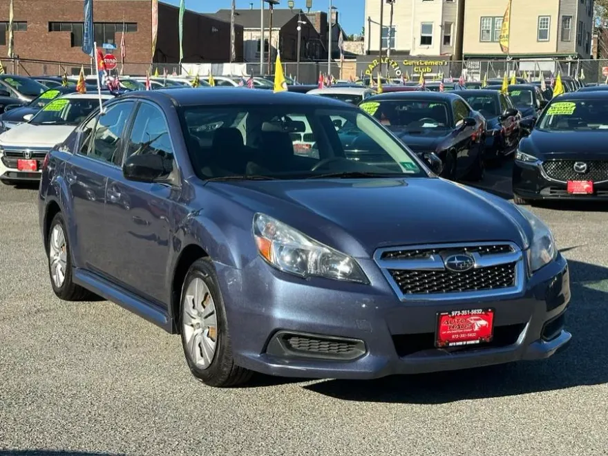 2013 Subaru Legacy 2.5i photo 1