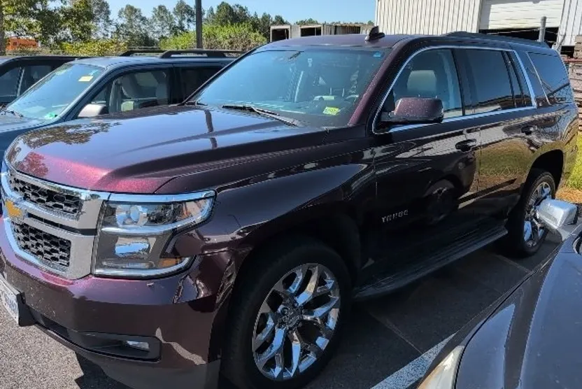 2017 Chevrolet Tahoe LT photo 1