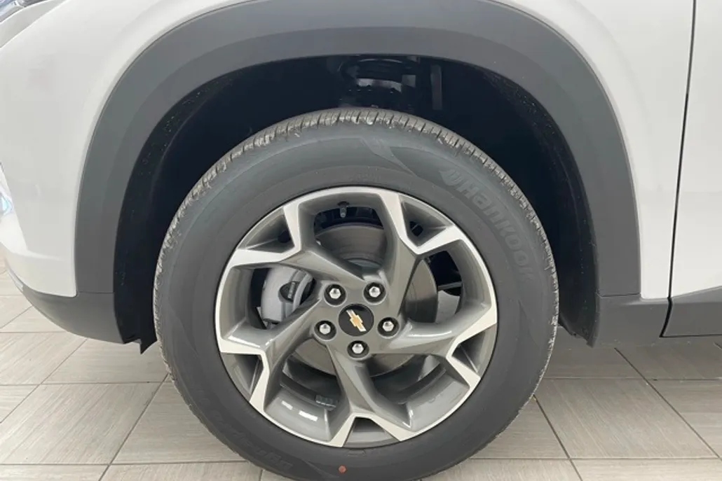 2025 Chevrolet Trax LT photo 1