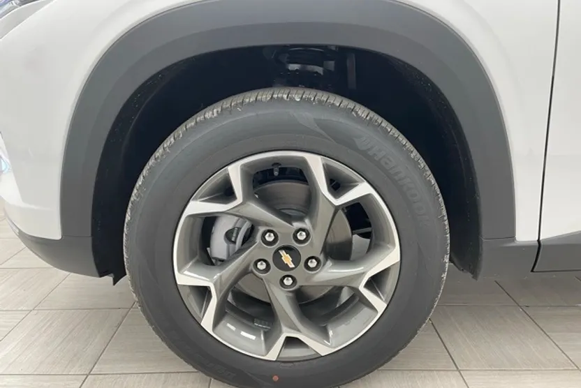 2025 Chevrolet Trax LT photo 1