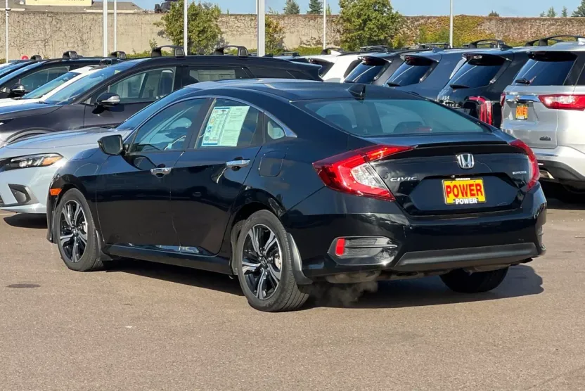 2017 Honda Civic Touring photo 1