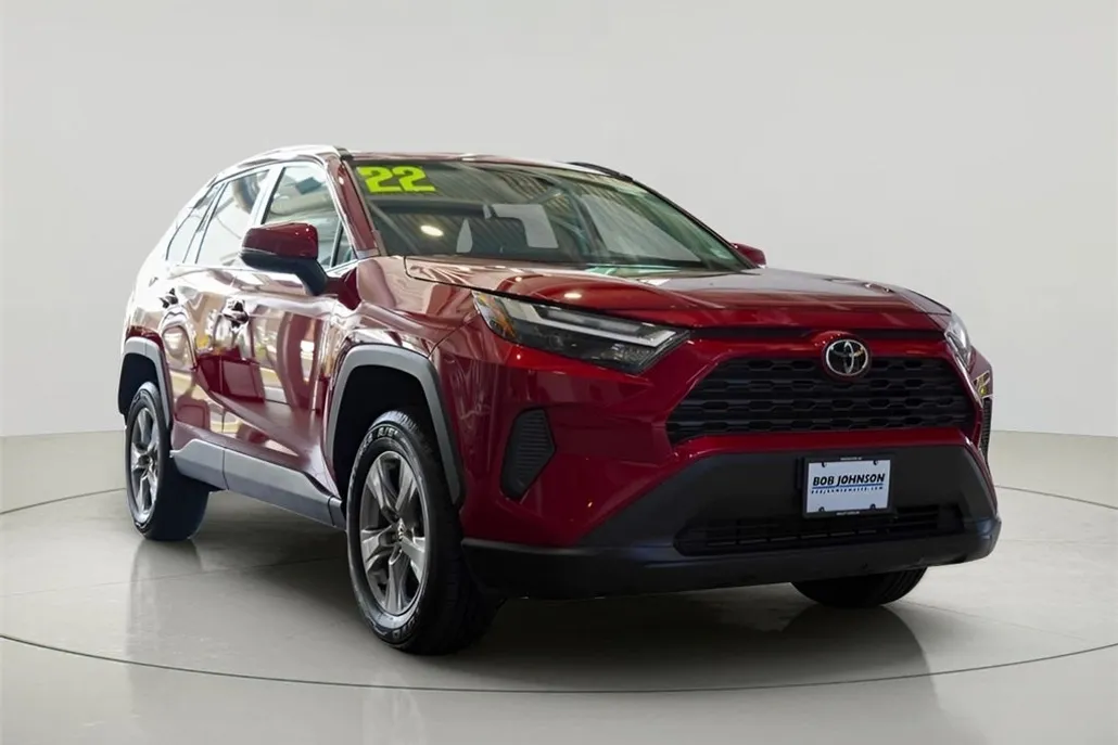 2022 Toyota RAV4 XLE photo 1