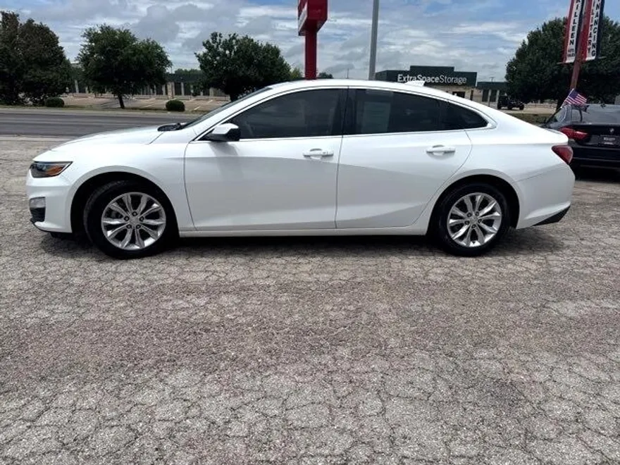 2019 Chevrolet Malibu 1LT photo 1