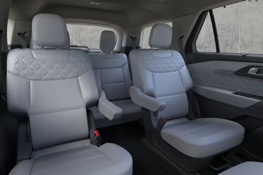 2025 Ford Explorer Platinum photo 1