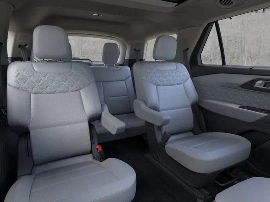 2025 Ford Explorer Platinum photo 1