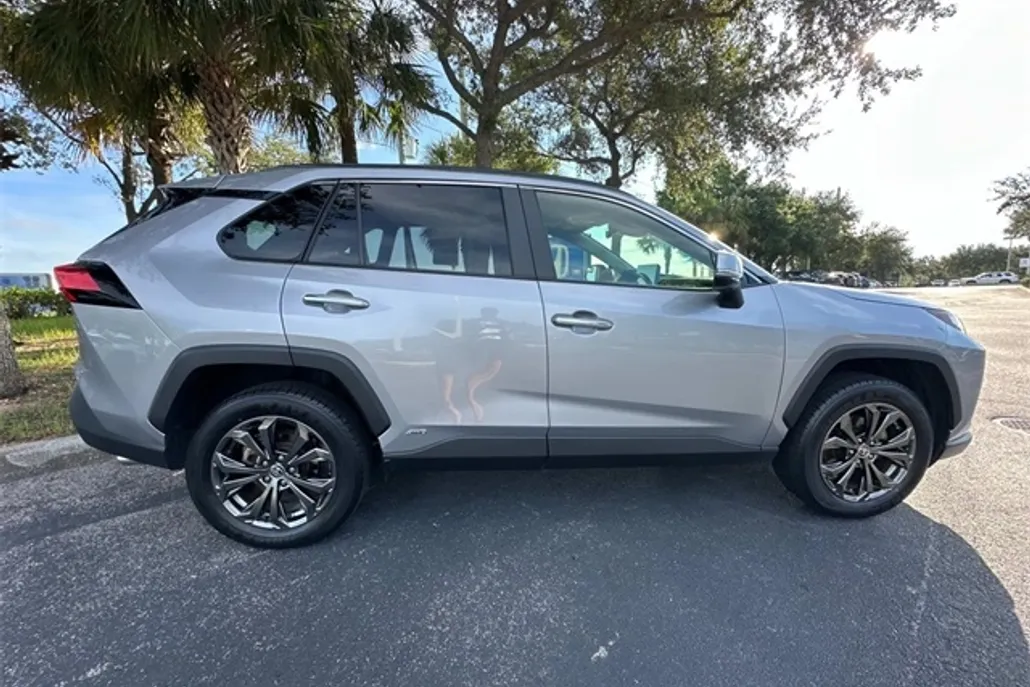 2024 Toyota RAV4 Hybrid Limited photo 1