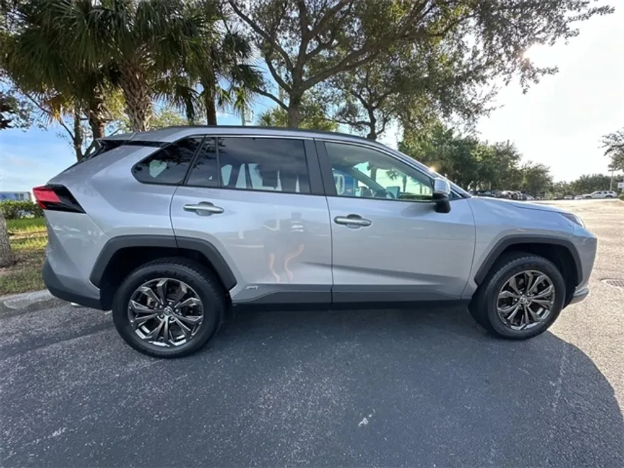 2024 Toyota RAV4 Hybrid Limited photo 1
