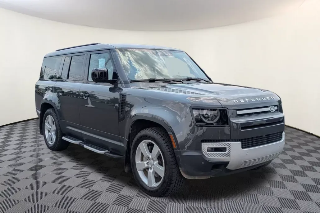 2023 Land Rover Defender 130 First Edition photo 1