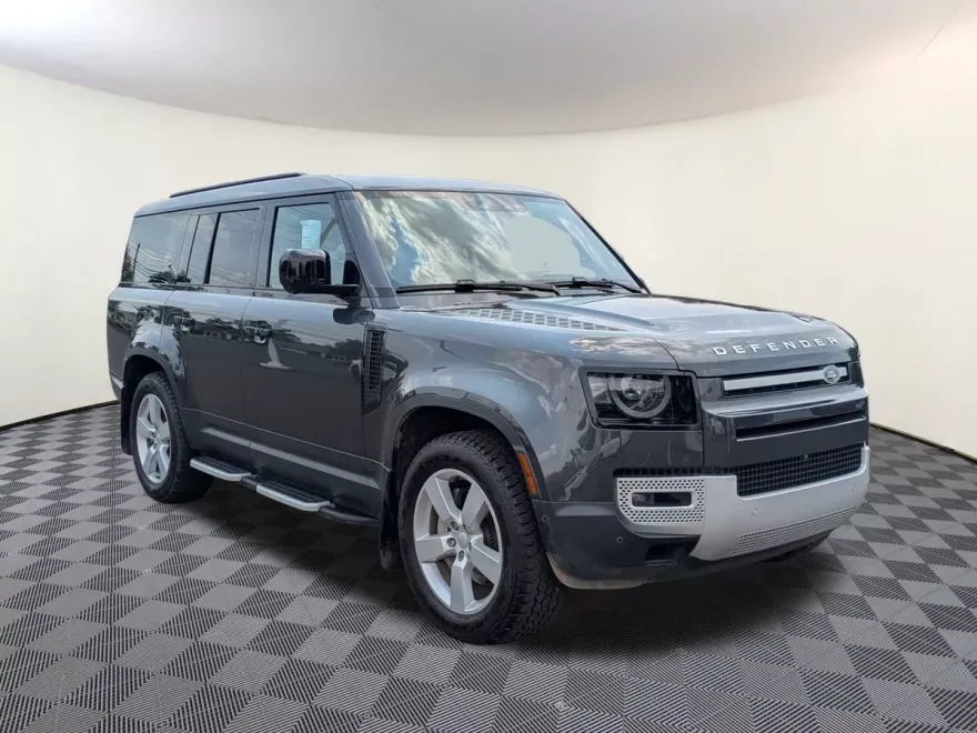 2023 Land Rover Defender 130 First Edition photo 1