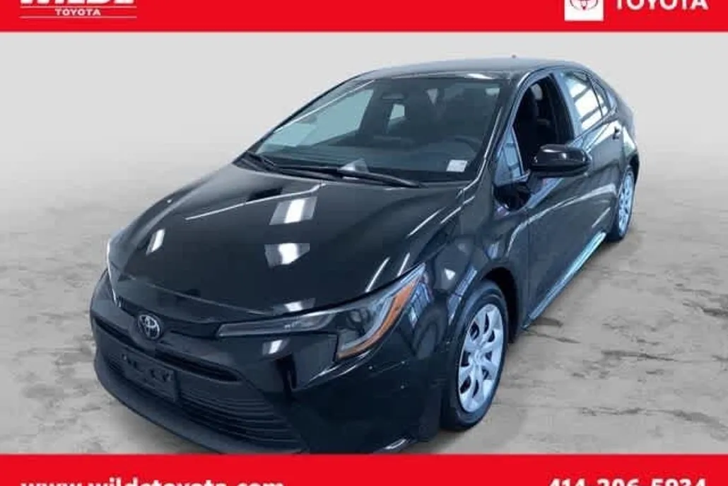 2024 Toyota Corolla LE photo 1