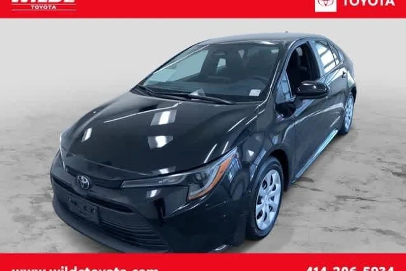 2024 Toyota Corolla LE photo 1