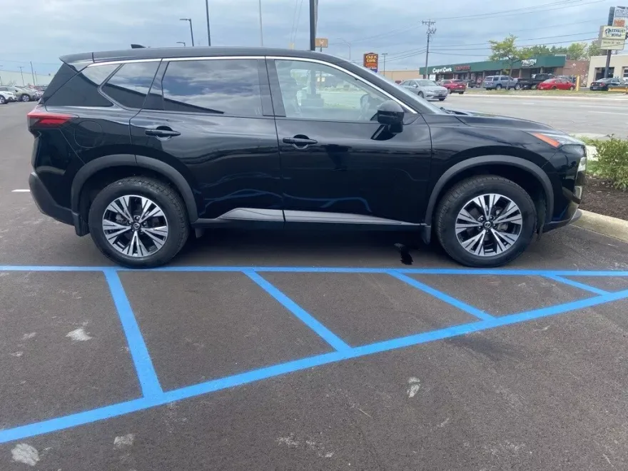2021 Nissan Rogue SV photo 1