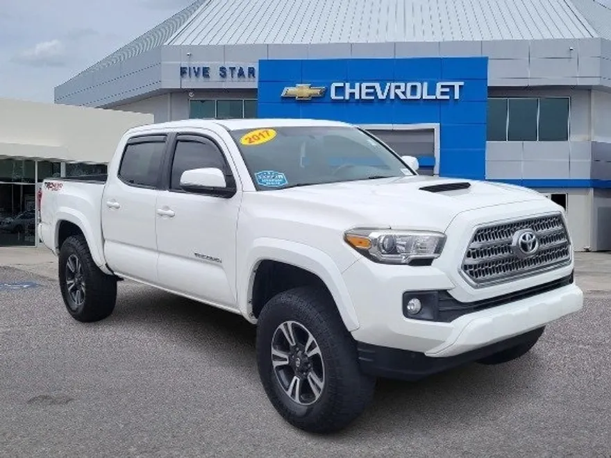 2017 Toyota Tacoma TRD Off-Road photo 1