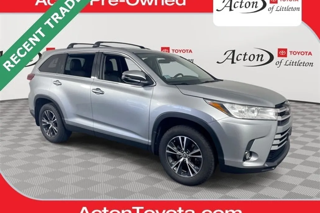 2019 Toyota Highlander LE Plus photo 1
