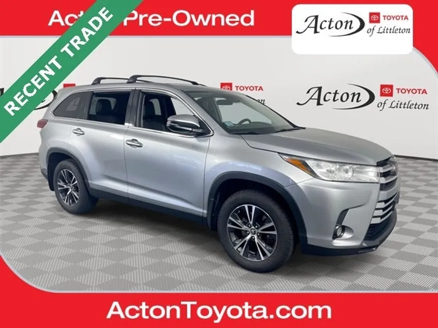2019 Toyota Highlander LE Plus photo 1
