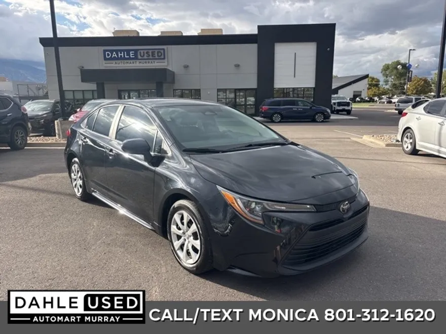 2023 Toyota Corolla LE photo 1