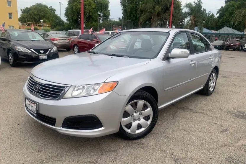 2009 Kia Optima LX photo 1