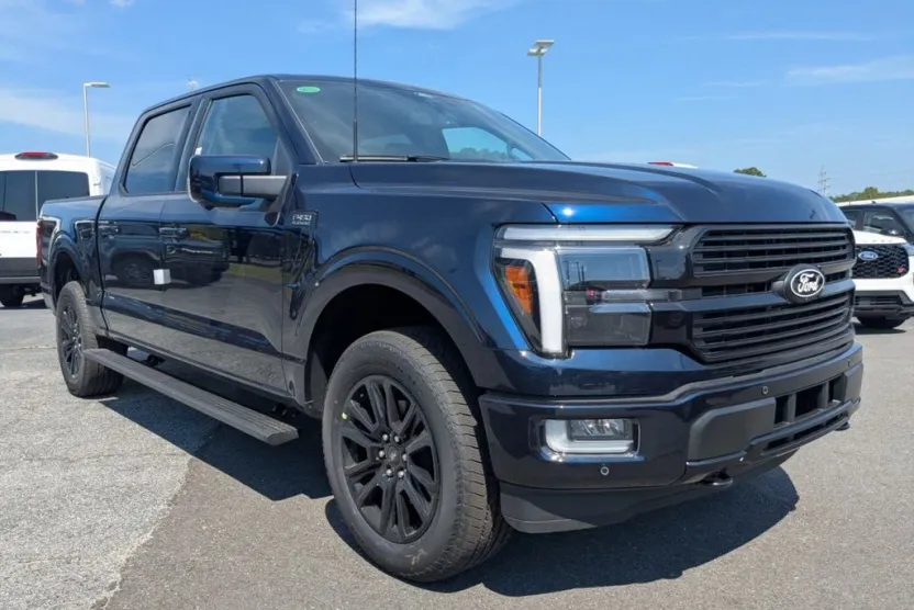 2025 Ford F-150 Platinum photo 1