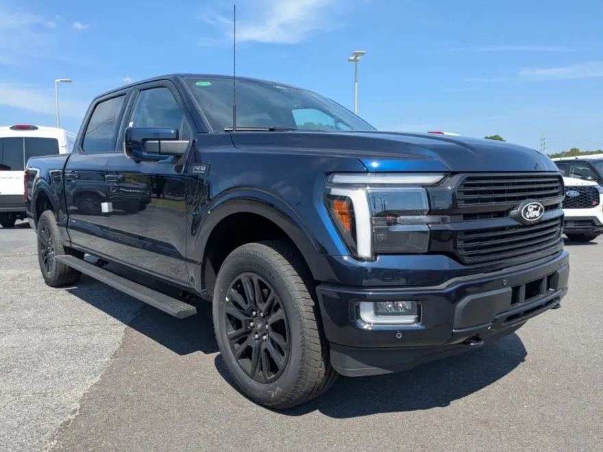 2025 Ford F-150 Platinum photo 1