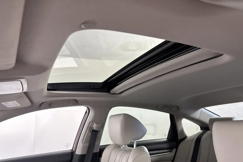 2021 Honda Accord Hybrid Touring photo 1