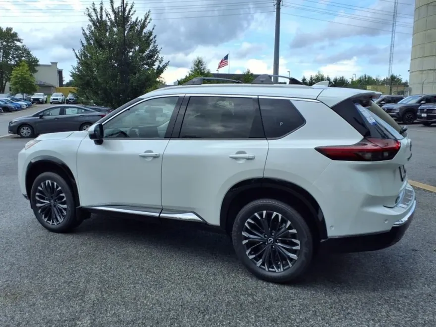 2025 Nissan Rogue Platinum photo 1