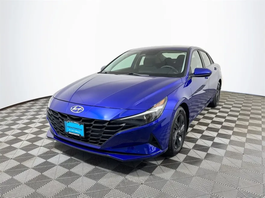 2022 Hyundai Elantra SEL photo 1