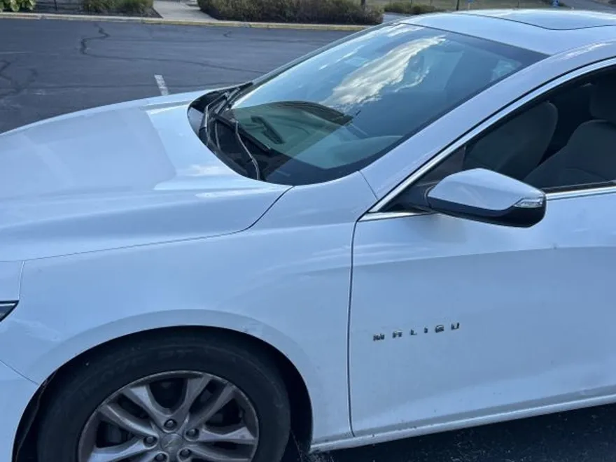 2018 Chevrolet Malibu 1LT photo 1