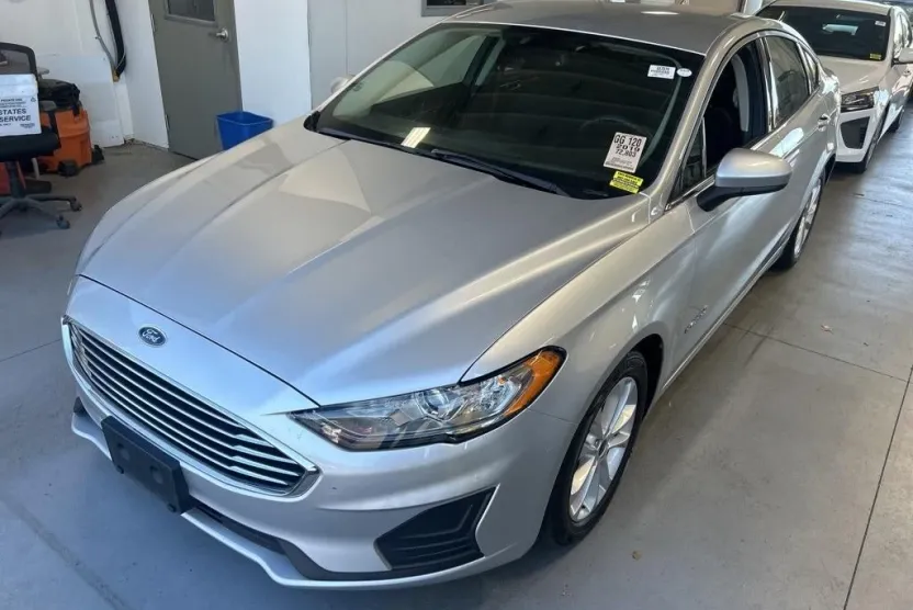 2019 Ford Fusion Hybrid SE photo 1