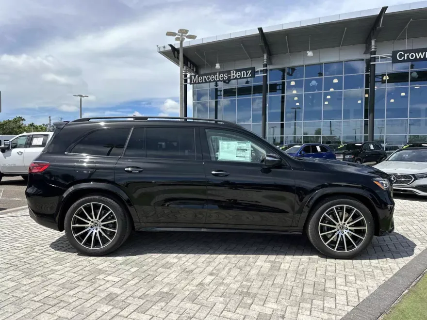 2026 Mercedes Benz GLS 450 4MATIC photo 1