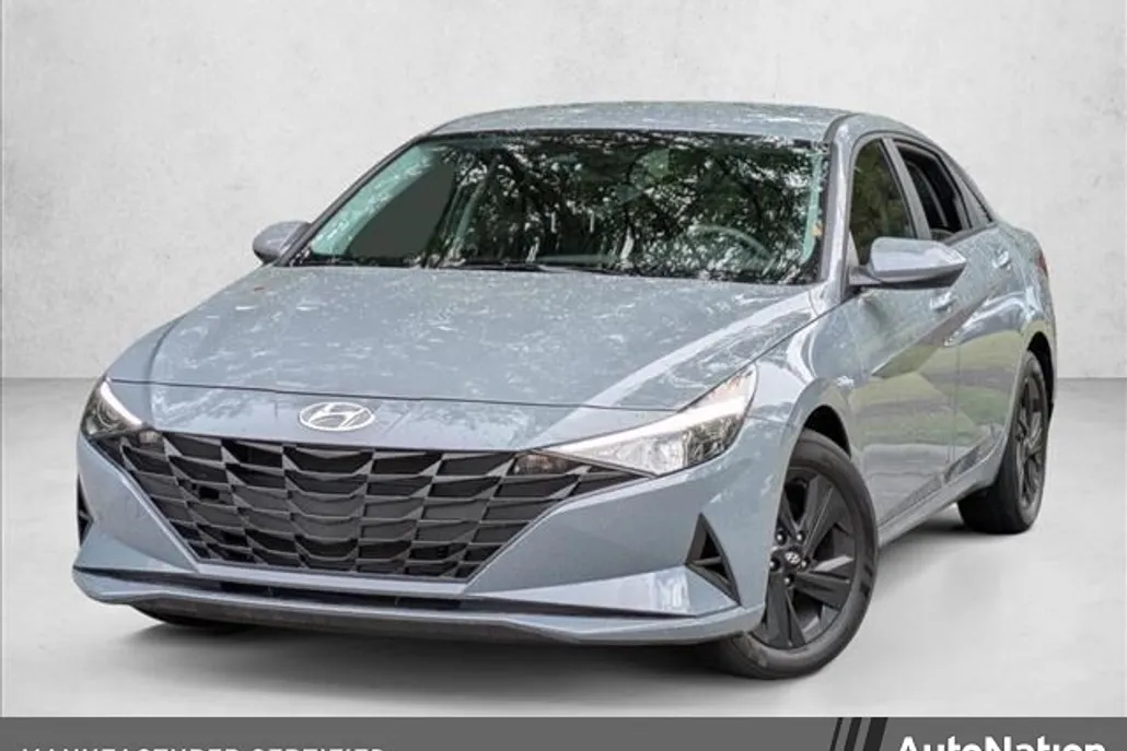 2023 Hyundai Elantra SEL photo 1