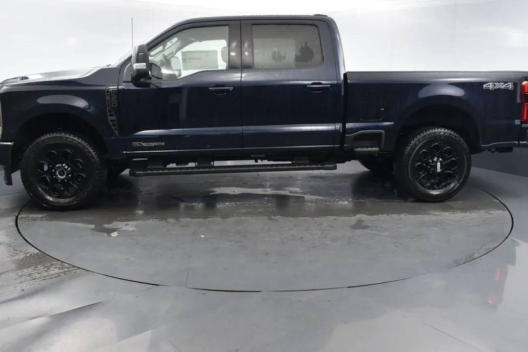 2025 Ford F-350 Lariat photo 1
