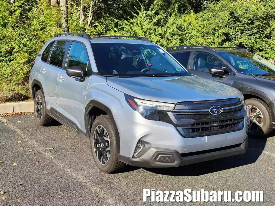 2025 Subaru Forester Premium photo 1