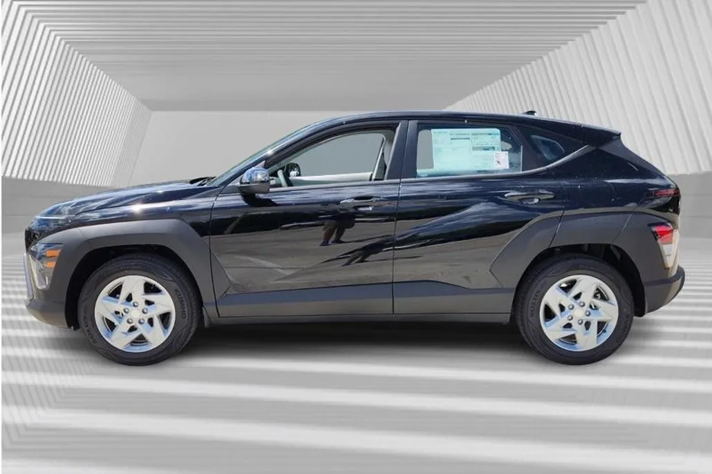 2026 Hyundai Kona SE photo 1