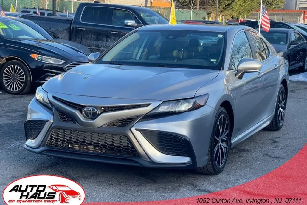 2023 Toyota Camry SE photo 1