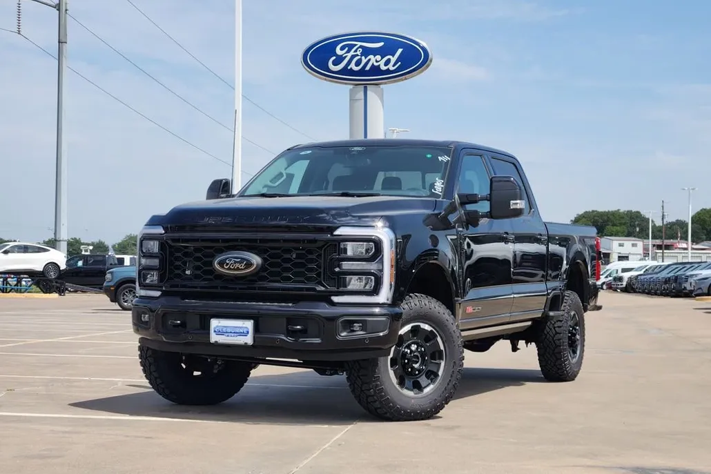2025 Ford F-250 Lariat photo 1