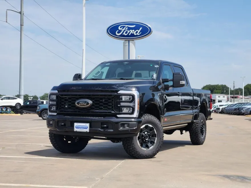 2025 Ford F-250 Lariat photo 1