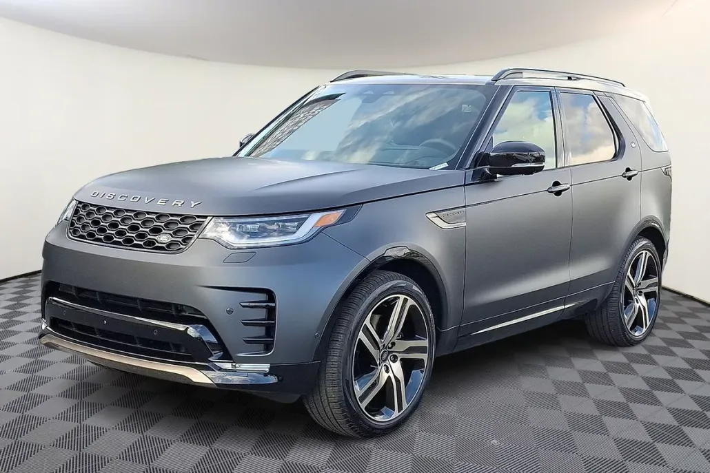 2026 Land Rover Discovery photo 1