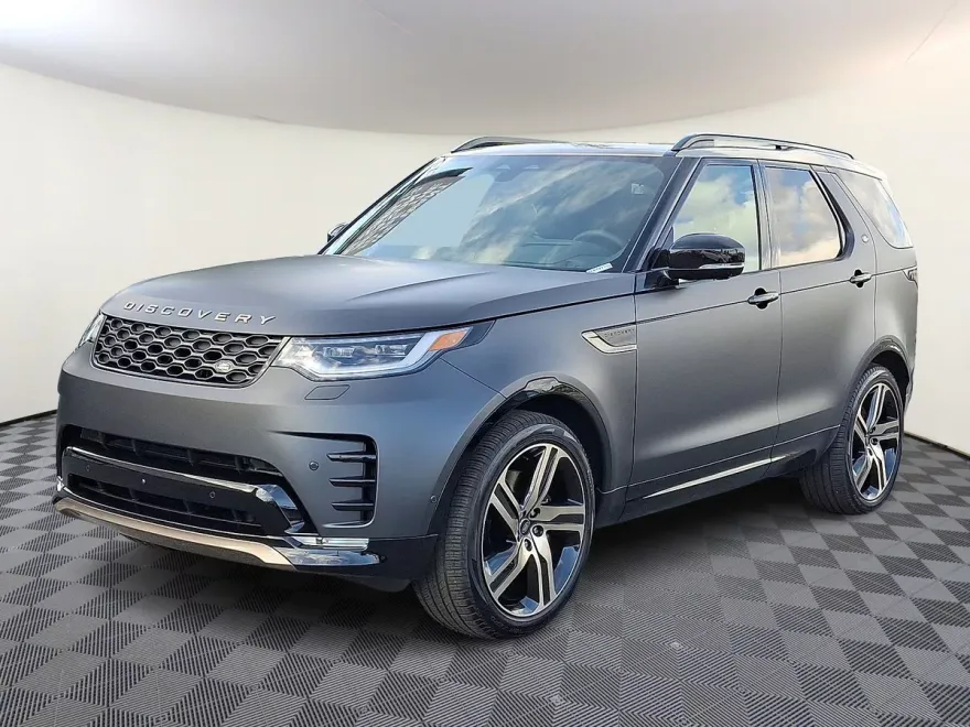 2026 Land Rover Discovery photo 1